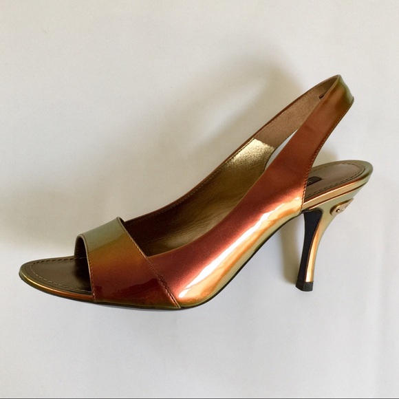 LOUIS VUITTON RUNWAY GOLD/COPPER/GREEN IRIDESCENT PATENT MID-HEEL SANDAL - Picture 3 of 16